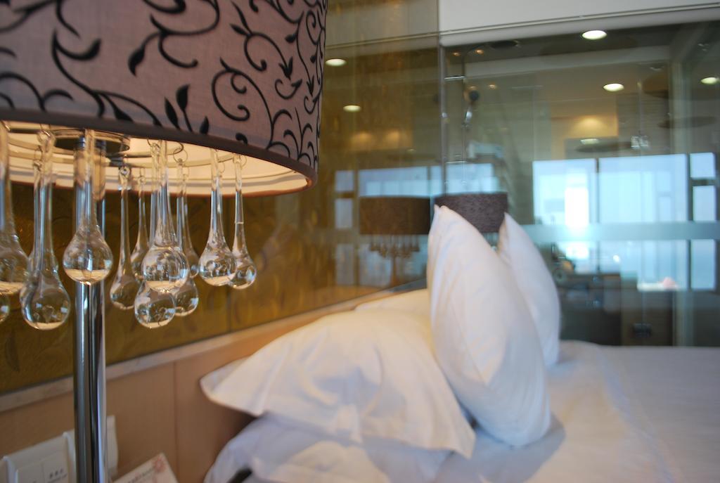 The Center Hotel Уейхай Екстериор снимка