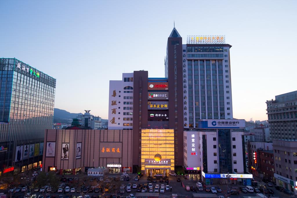 The Center Hotel Уейхай Екстериор снимка