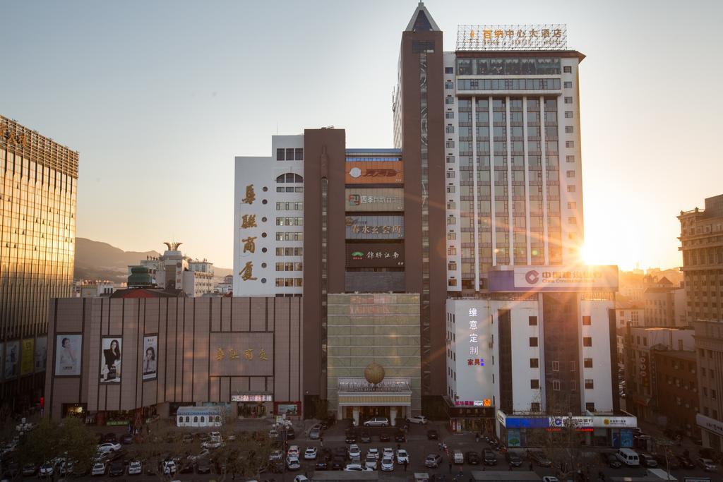 The Center Hotel Уейхай Екстериор снимка