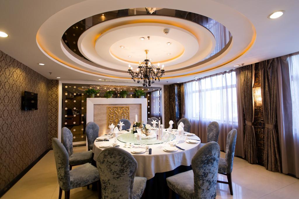 The Center Hotel Уейхай Екстериор снимка